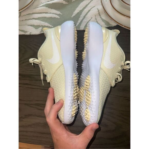 Nike Women’s Roshe Golf Shoes Size 10 Pale Yellow CD6066-700 - Picture 4 of 7